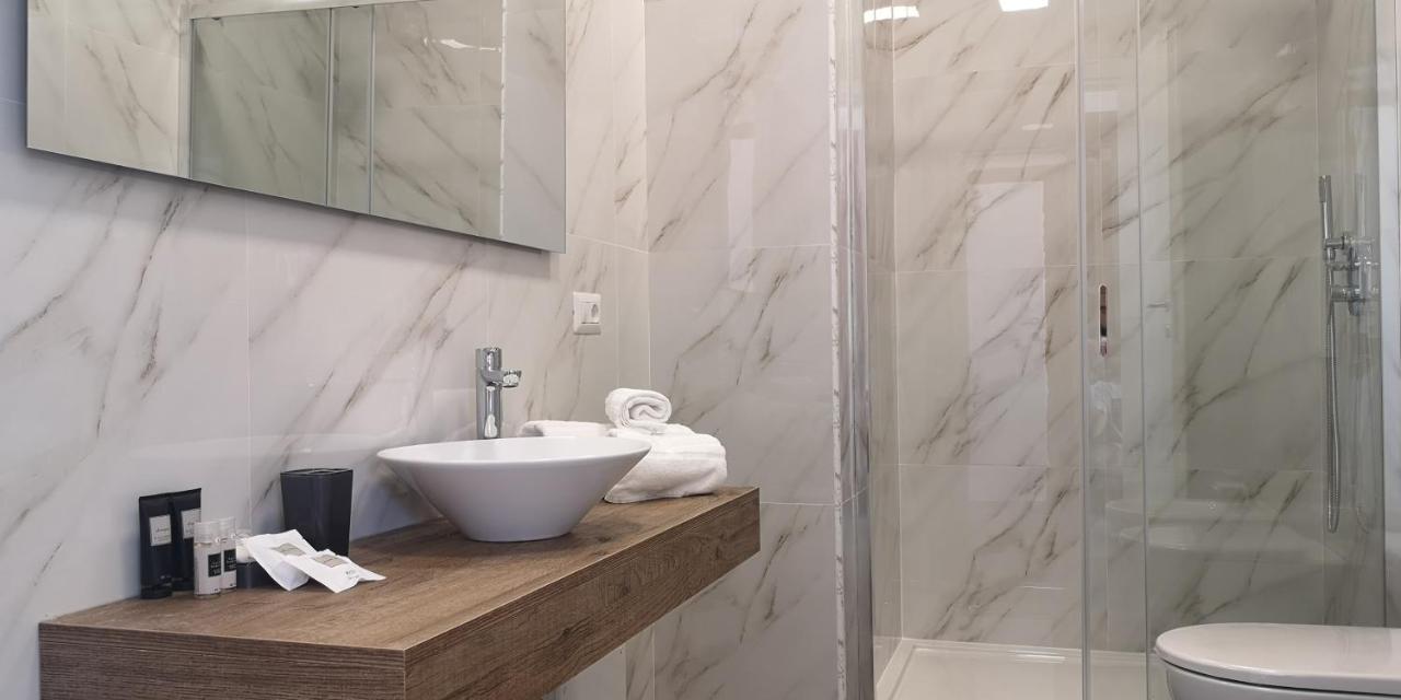 Vista Suites - Piazza Yenne Каляри Екстериор снимка