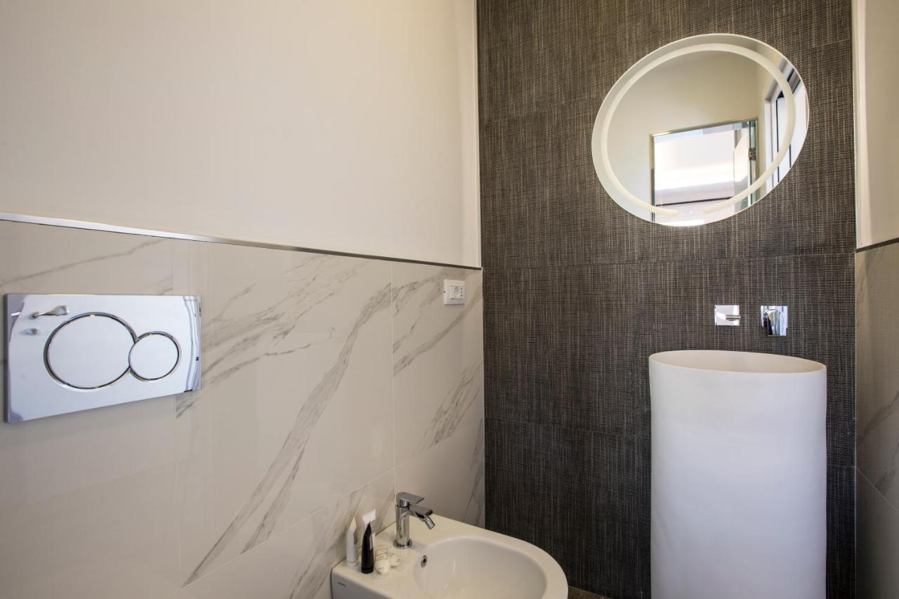 Vista Suites - Piazza Yenne Каляри Екстериор снимка