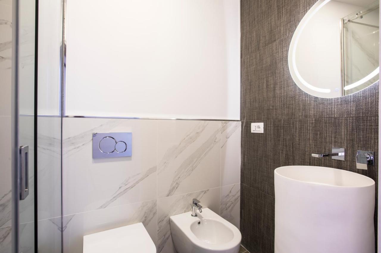 Vista Suites - Piazza Yenne Каляри Екстериор снимка